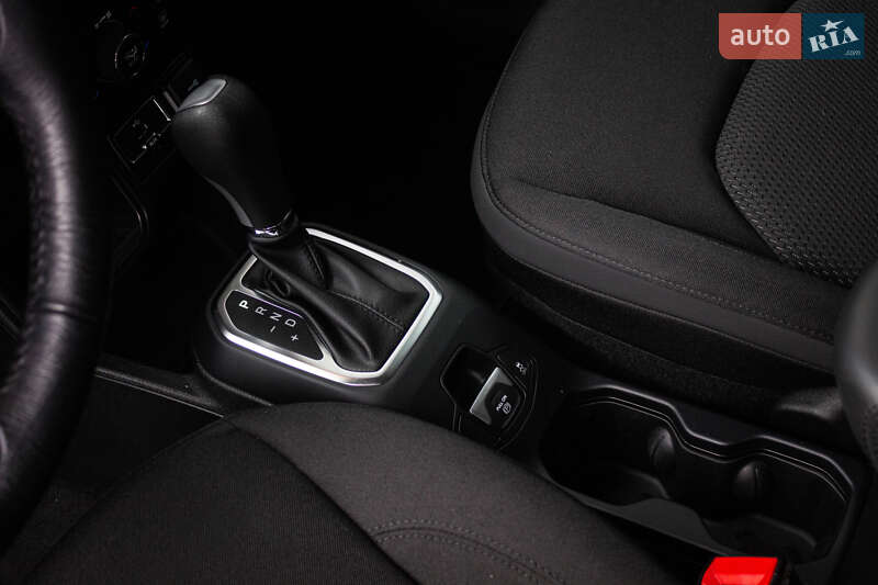 Позашляховик / Кросовер Jeep Renegade 2019 в Києві фото 19 Позашляховик / Кросовер Jeep Renegade 2019 в Києві