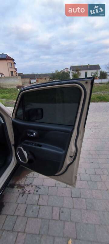 Внедорожник / Кроссовер Jeep Renegade 2016 в Николаеве