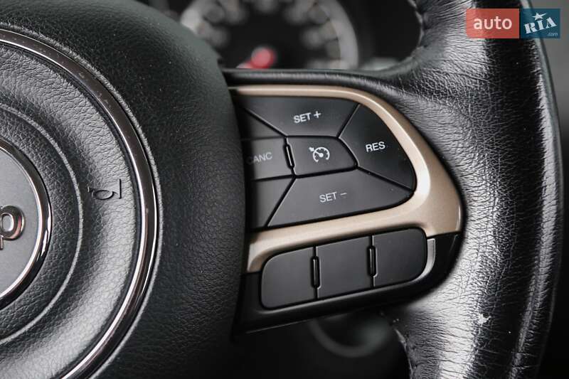 Внедорожник / Кроссовер Jeep Renegade 2015 в Киеве