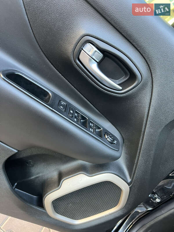 Позашляховик / Кросовер Jeep Renegade 2016 в Києві