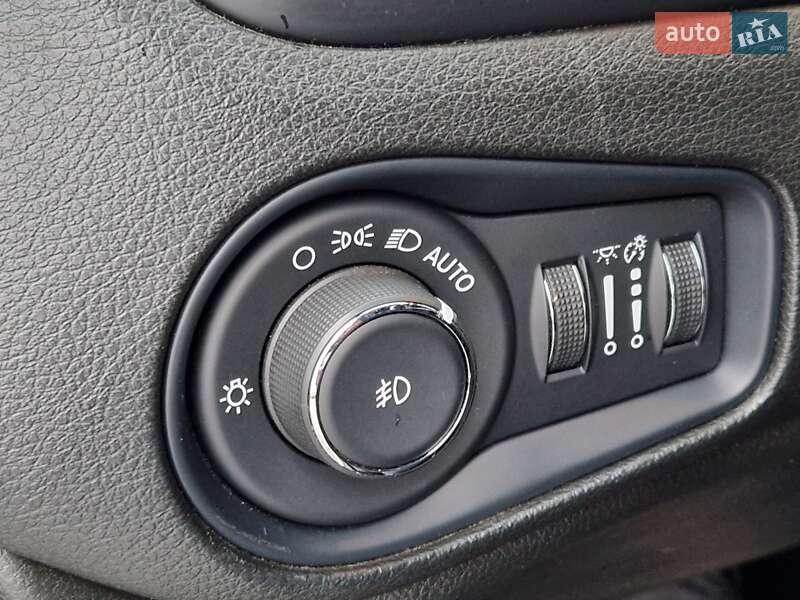 Внедорожник / Кроссовер Jeep Renegade 2020 в Сумах