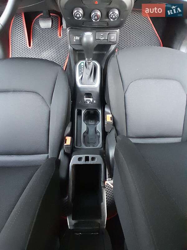 Внедорожник / Кроссовер Jeep Renegade 2019 в Киеве