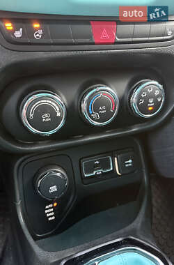 Внедорожник / Кроссовер Jeep Renegade 2015 в Львове