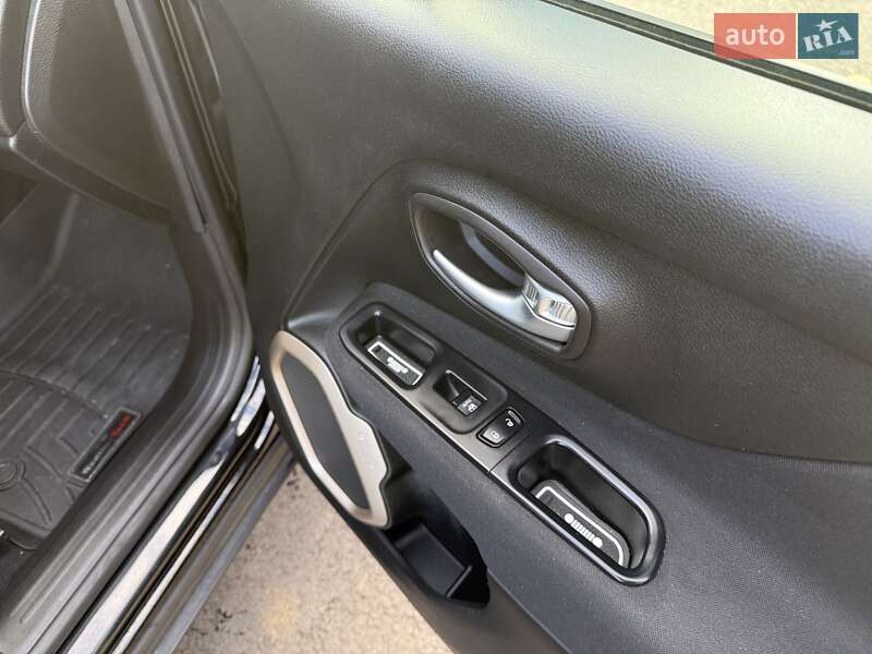 Позашляховик / Кросовер Jeep Renegade 2016 в Києві