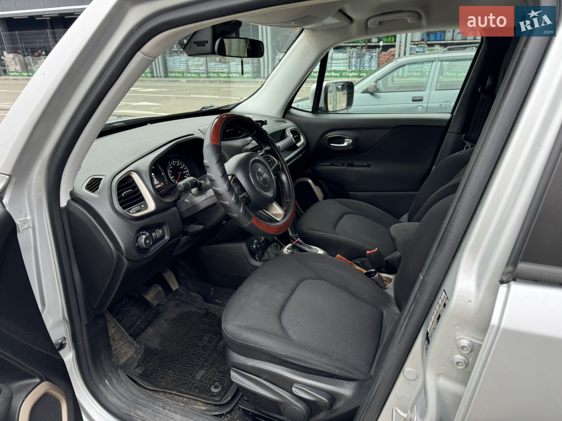2016 Jeep Renegade - мініатюра 13