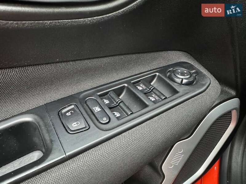 Внедорожник / Кроссовер Jeep Renegade 2018 в Киеве фото 15 Внедорожник / Кроссовер Jeep Renegade 2018 в Киеве