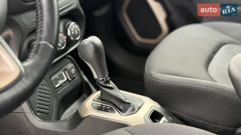 Внедорожник / Кроссовер Jeep Renegade 2016 в Киеве