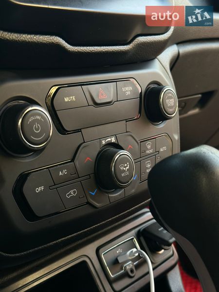 Внедорожник / Кроссовер Jeep Renegade 2018 в Николаеве