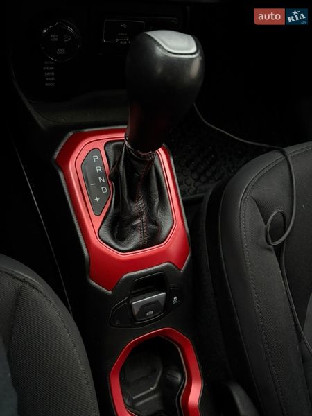 Внедорожник / Кроссовер Jeep Renegade 2016 в Кривом Роге