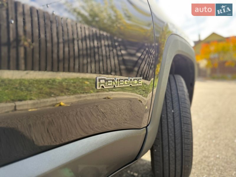 Внедорожник / Кроссовер Jeep Renegade 2016 в Киеве
