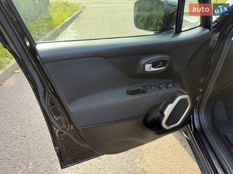 Внедорожник / Кроссовер Jeep Renegade 2016 в Киеве