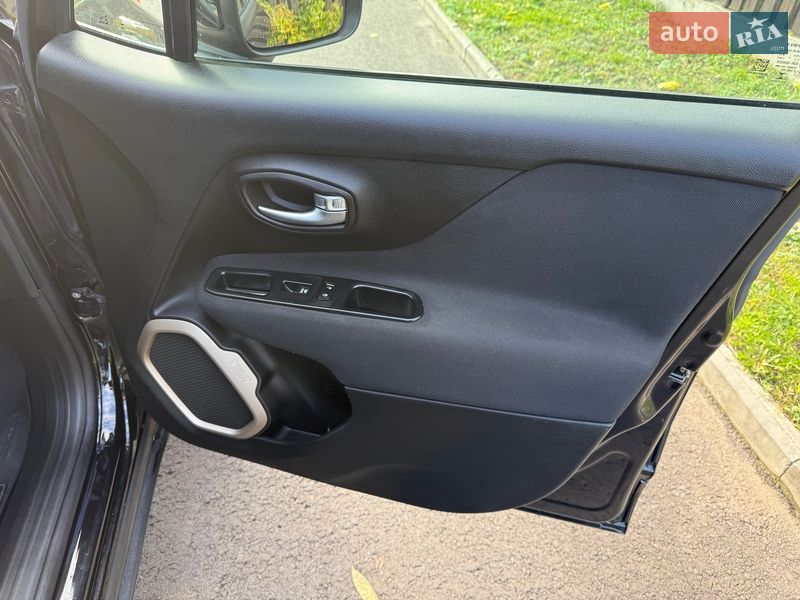 Внедорожник / Кроссовер Jeep Renegade 2016 в Киеве