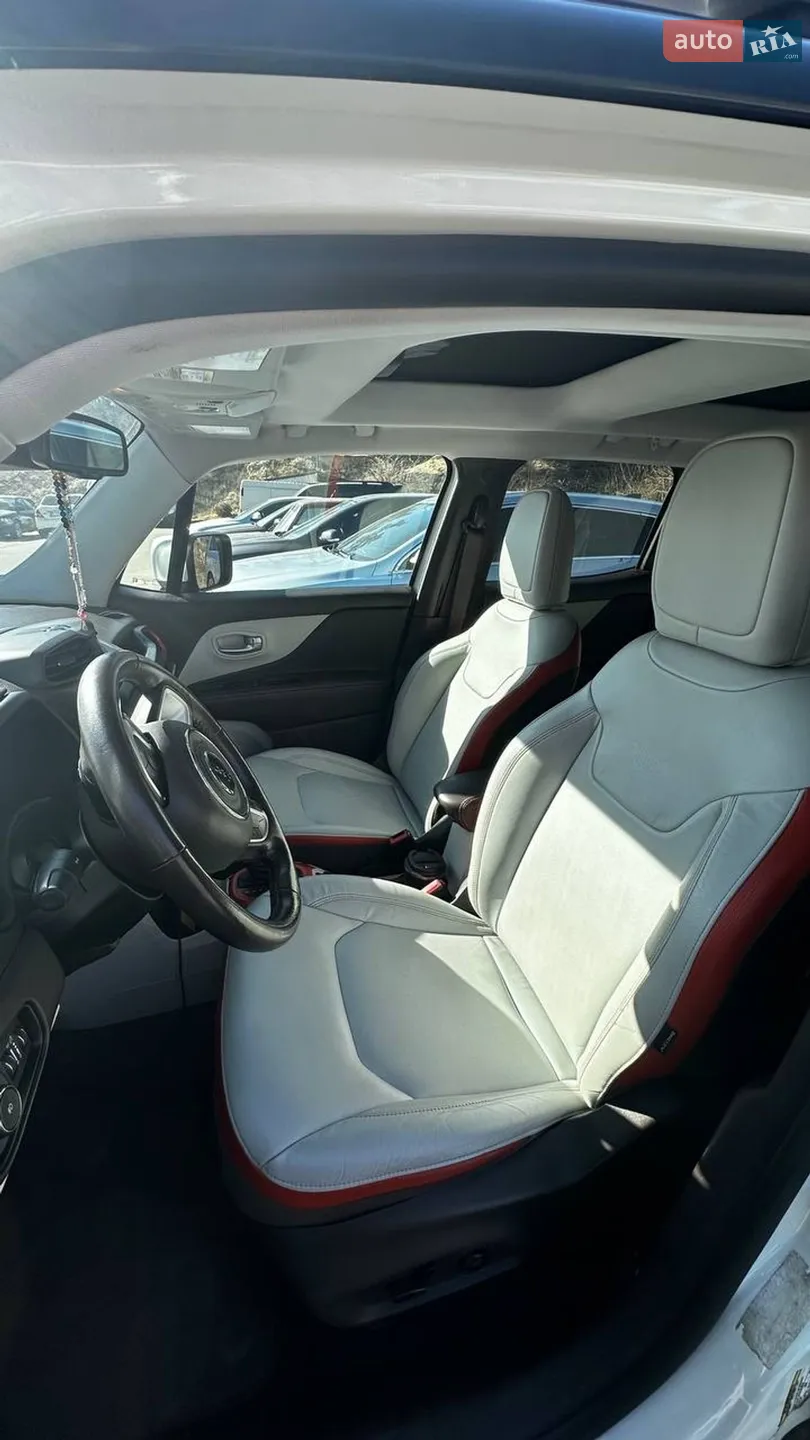 2016 Jeep Renegade - мініатюра 3