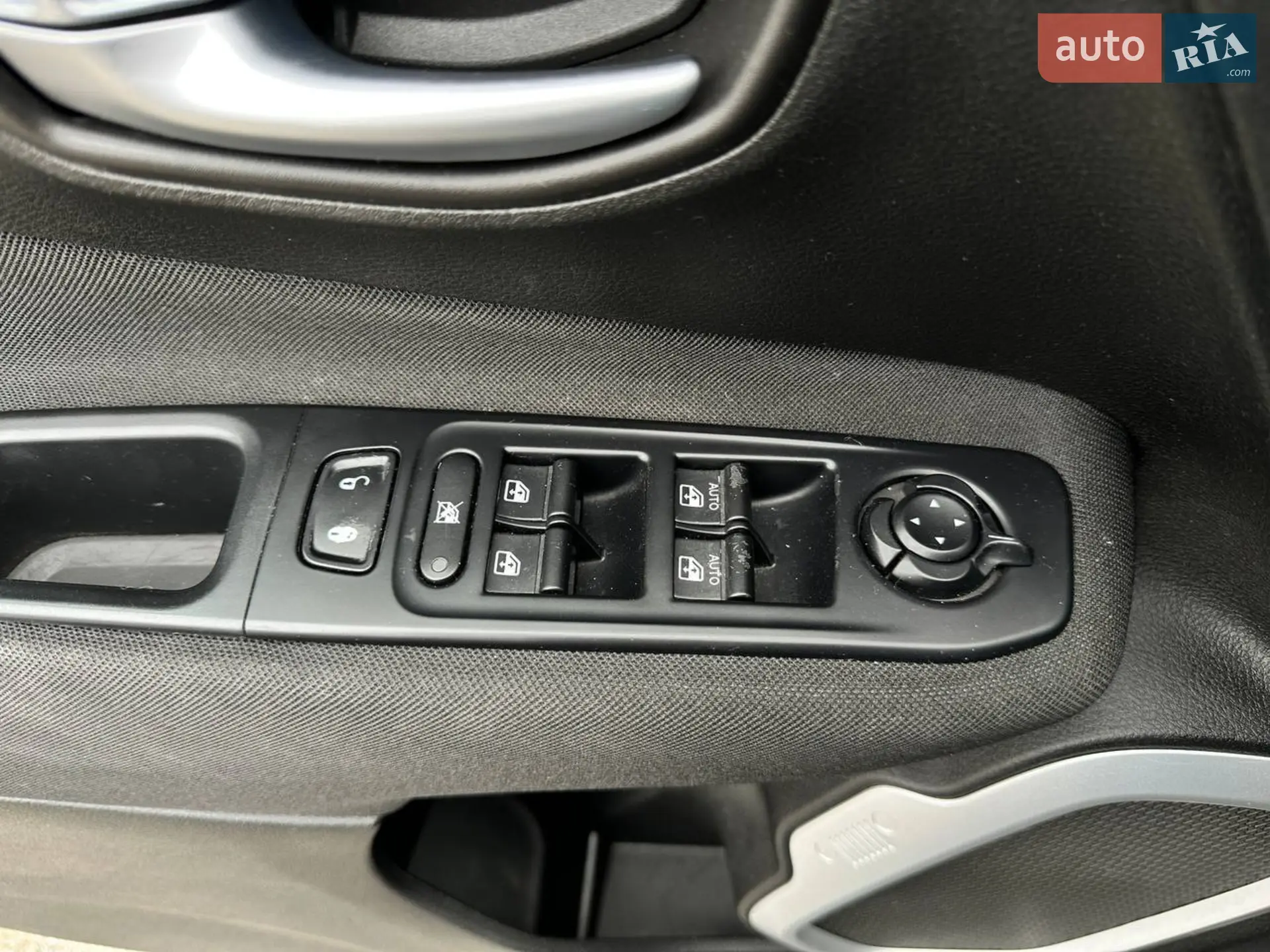 2018 Jeep Renegade - мініатюра 24