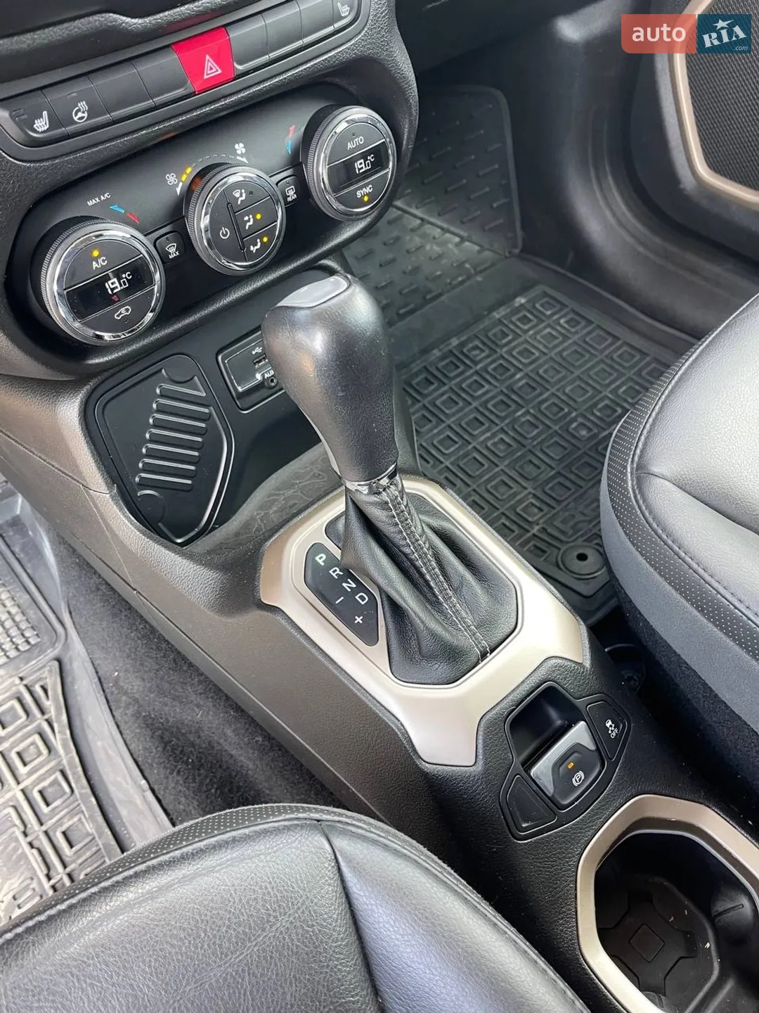 2015 Jeep Renegade - мініатюра 22