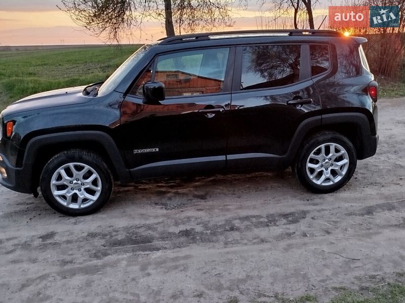 Внедорожник / Кроссовер Jeep Renegade 2016 в Ружине