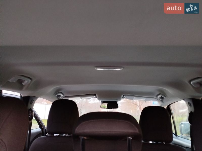 Внедорожник / Кроссовер Jeep Renegade 2016 в Ружине