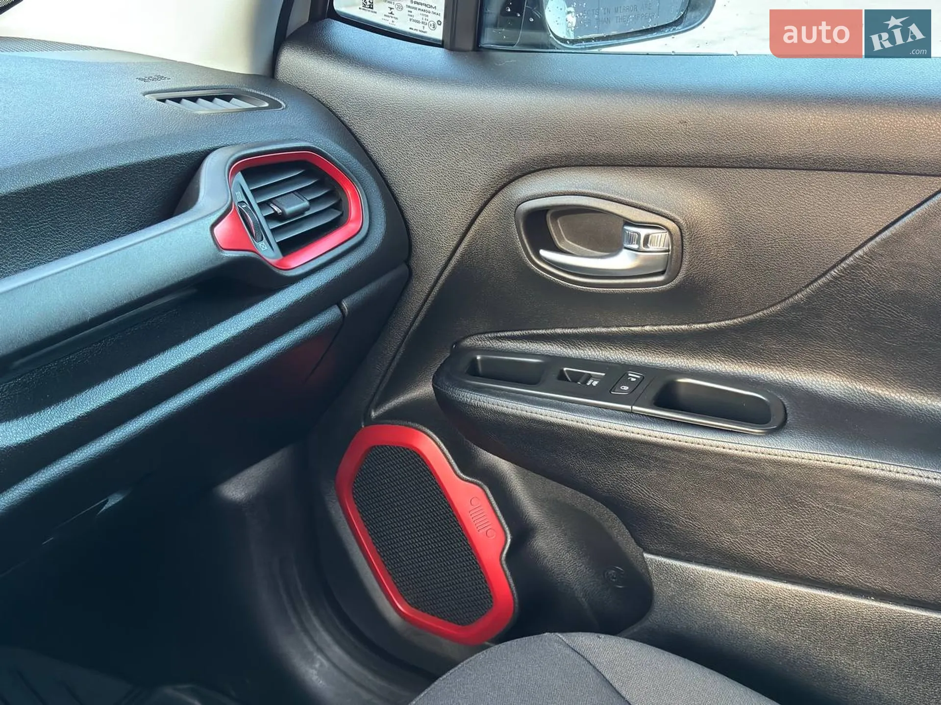 2015 Jeep Renegade - мініатюра 30