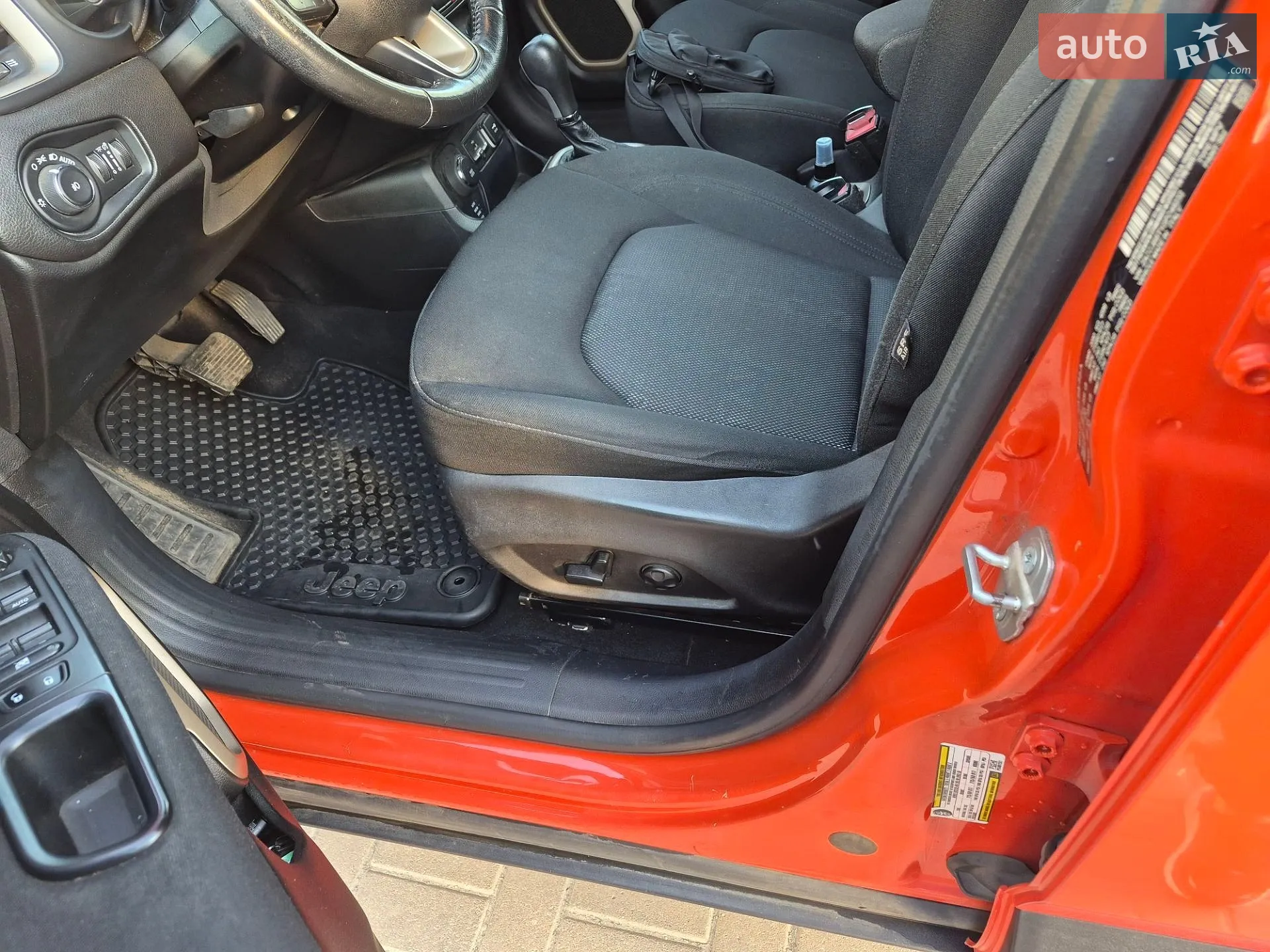 2015 Jeep Renegade - мініатюра 11