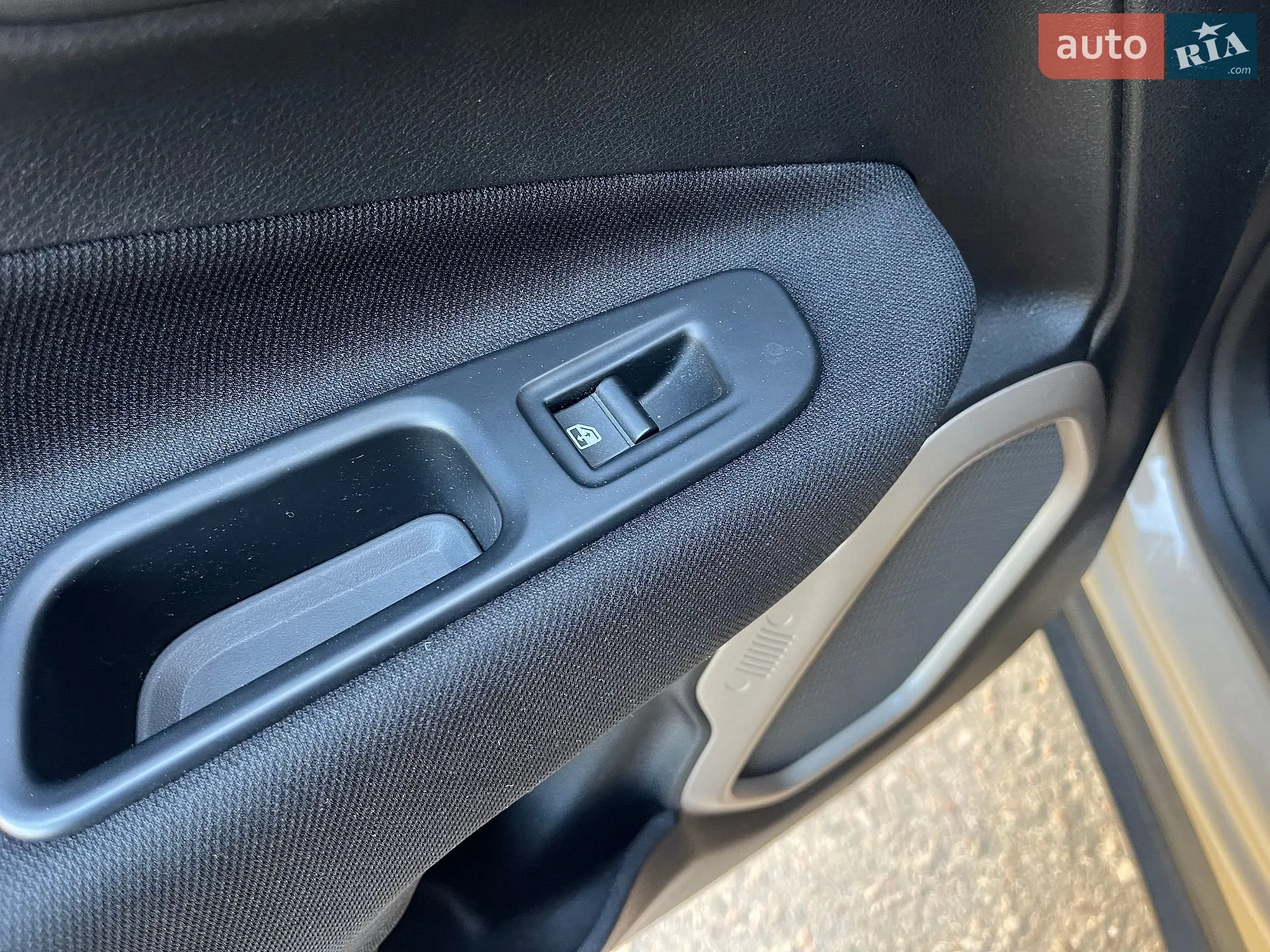 2015 Jeep Renegade - мініатюра 29