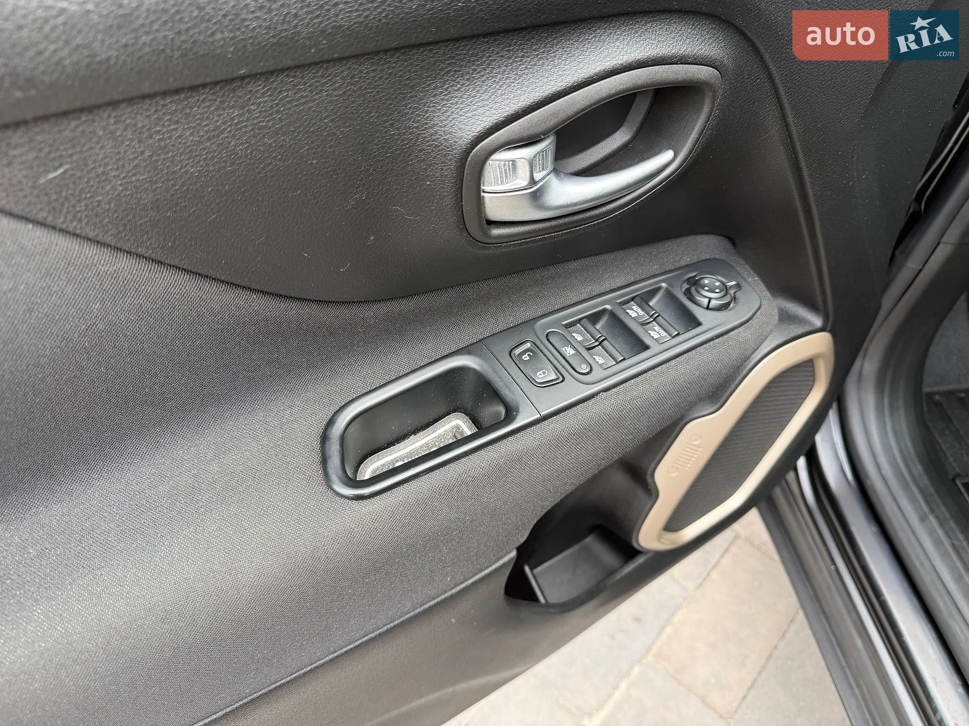 2016 Jeep Renegade - мініатюра 23