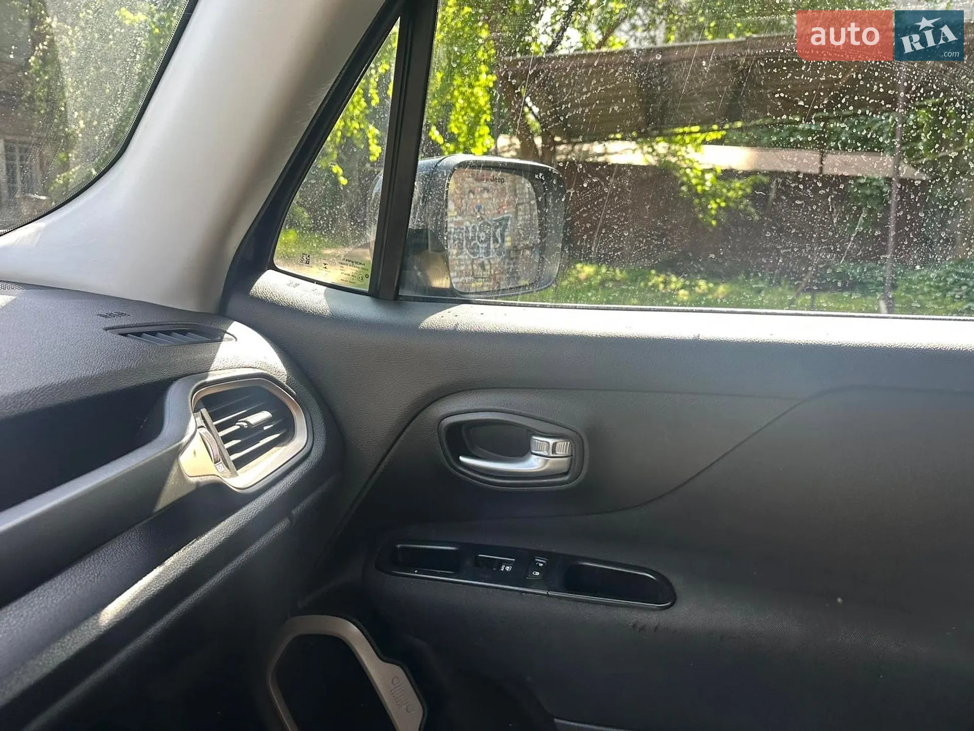 2015 Jeep Renegade - мініатюра 28