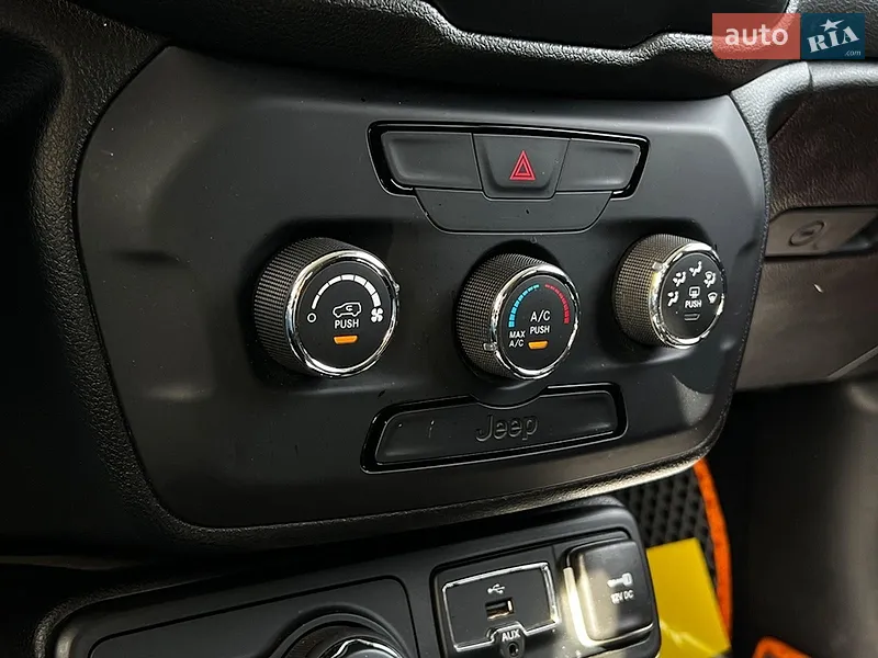 Jeep Renegade 2018 VIN ZACCJBAB6JPH48379 фото оголошення 16 з 64