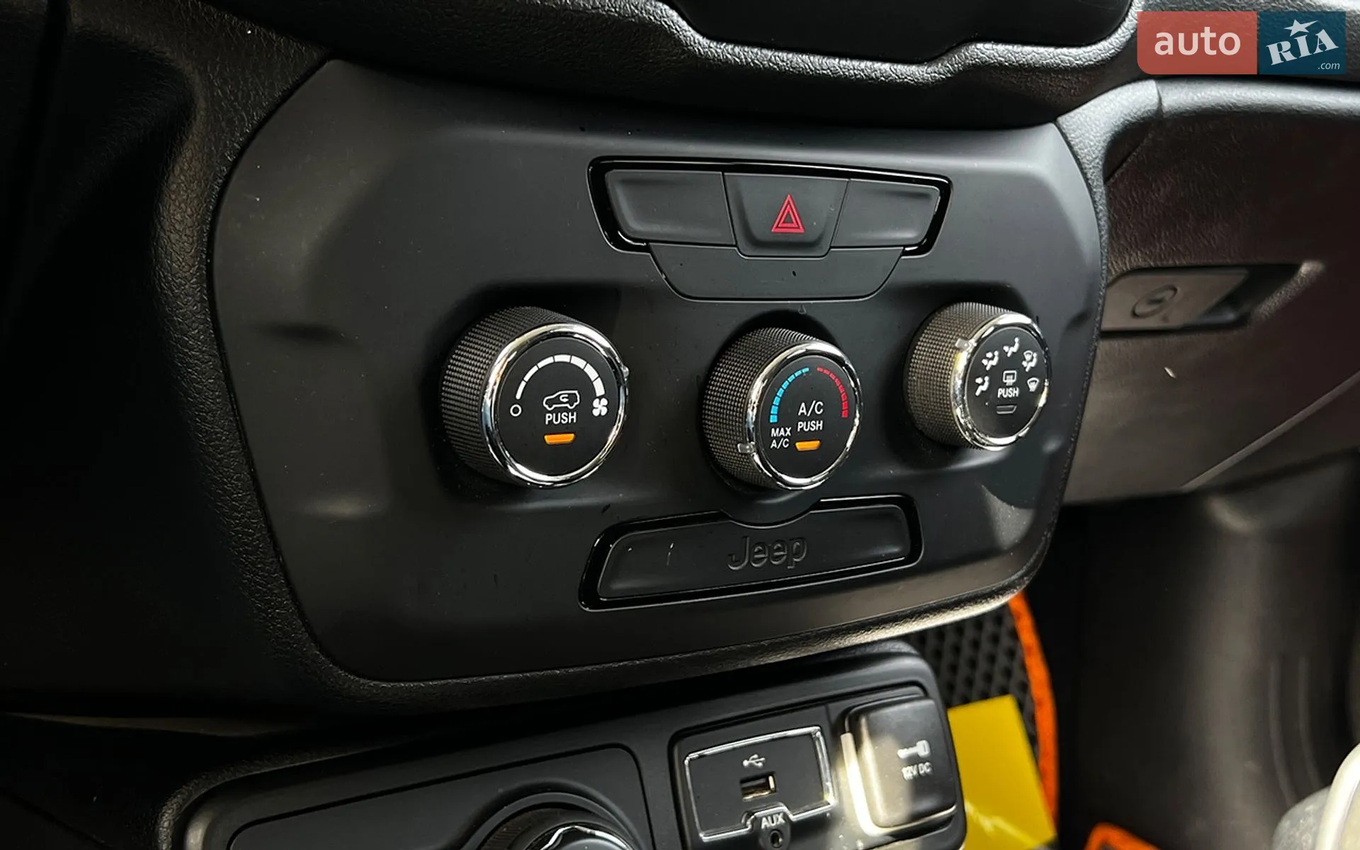 Jeep Renegade 2018 VIN ZACCJBAB6JPH48379 фото оголошення 16 з 22