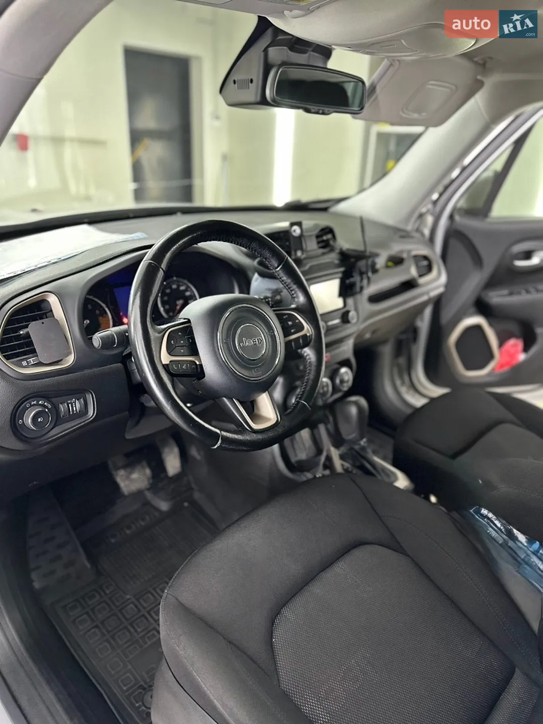 2017 Jeep Renegade - мініатюра 2