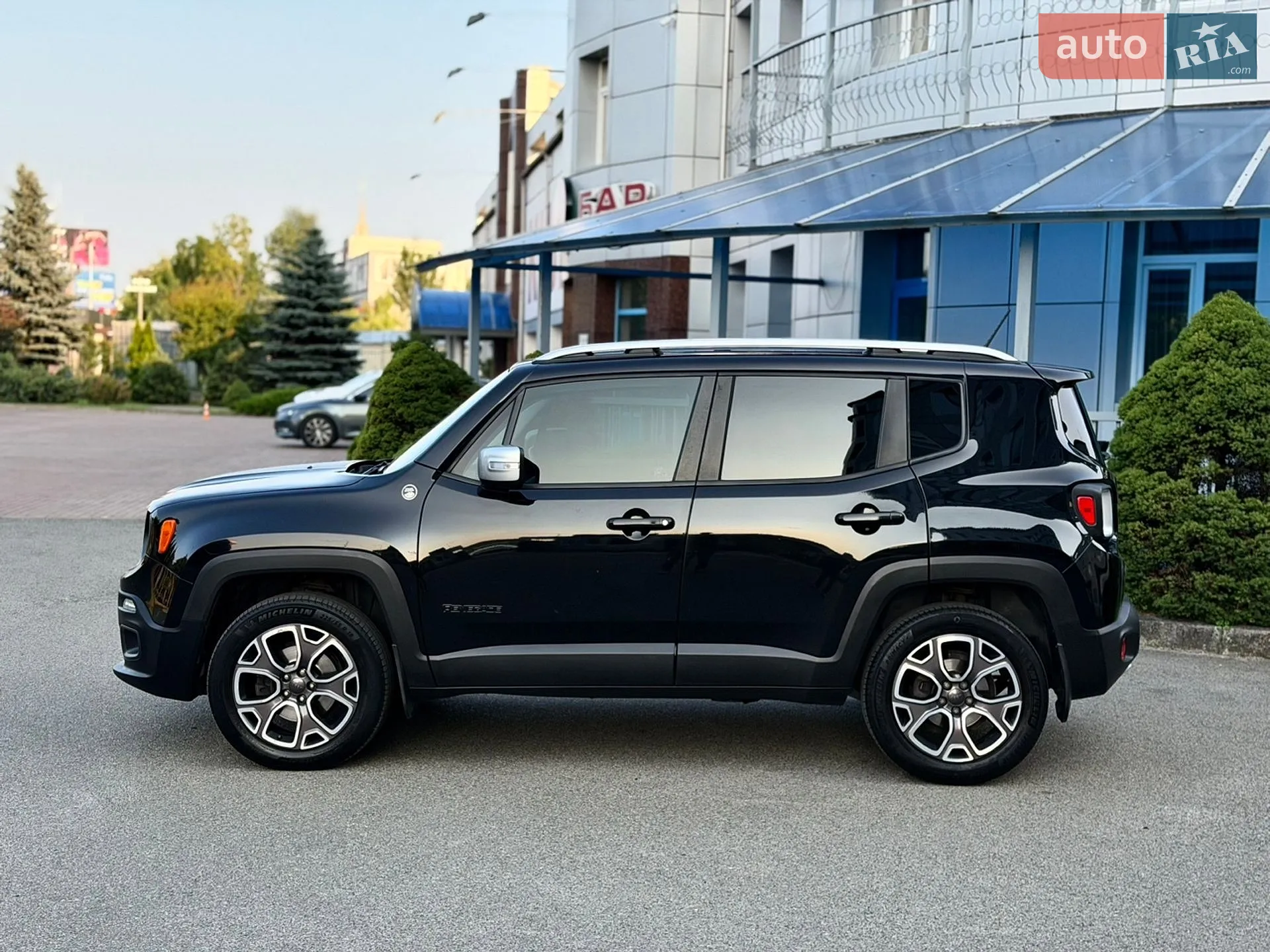 2016 Jeep Renegade - мініатюра 3