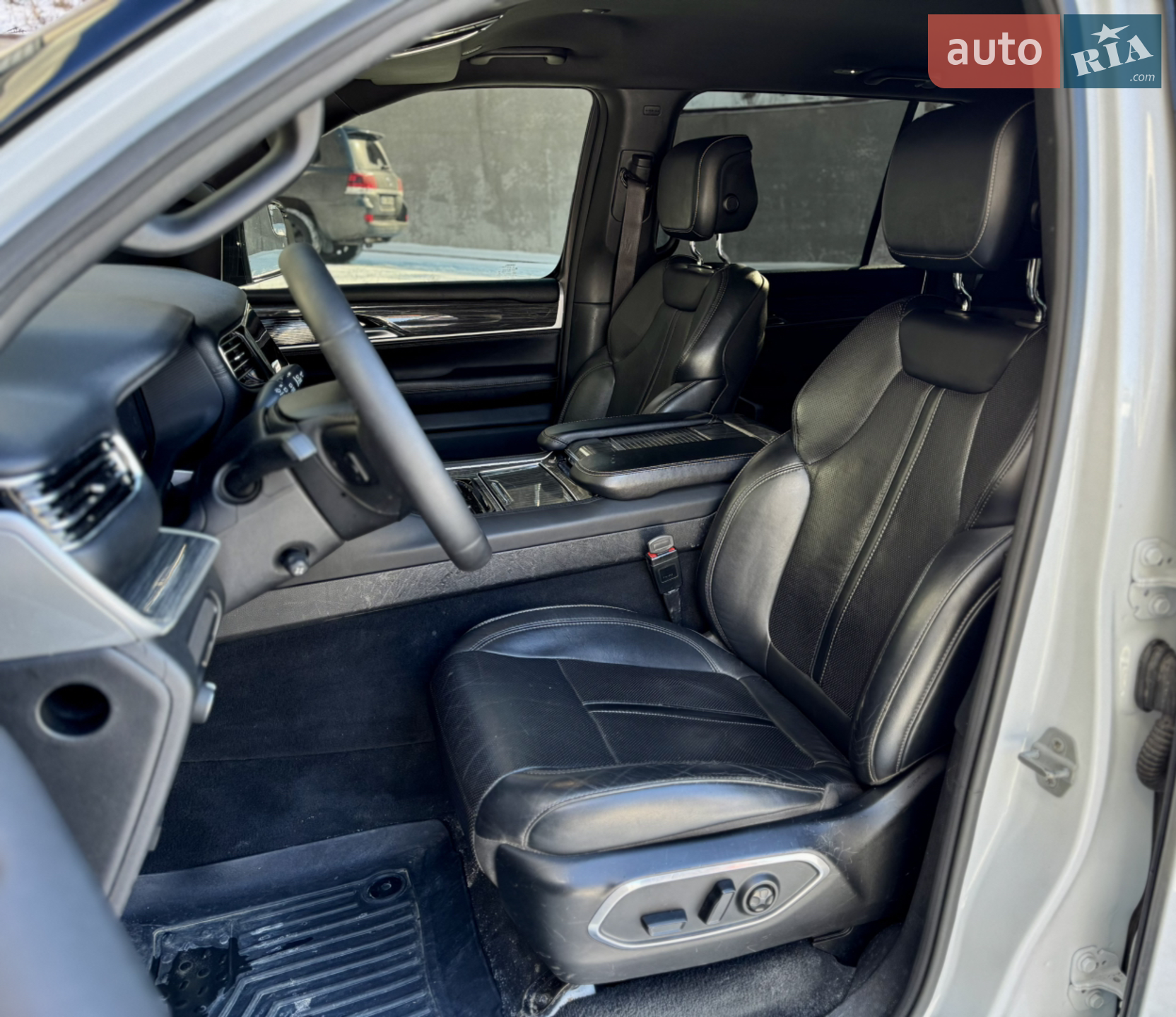 2022 Jeep Grand Wagoneer - мініатюра 14