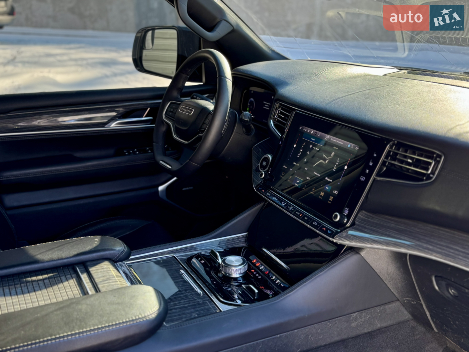2022 Jeep Grand Wagoneer - мініатюра 19