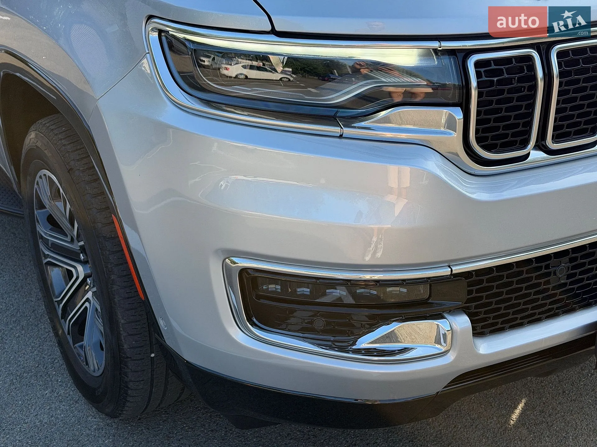 2023 Jeep Grand Wagoneer - мініатюра 9