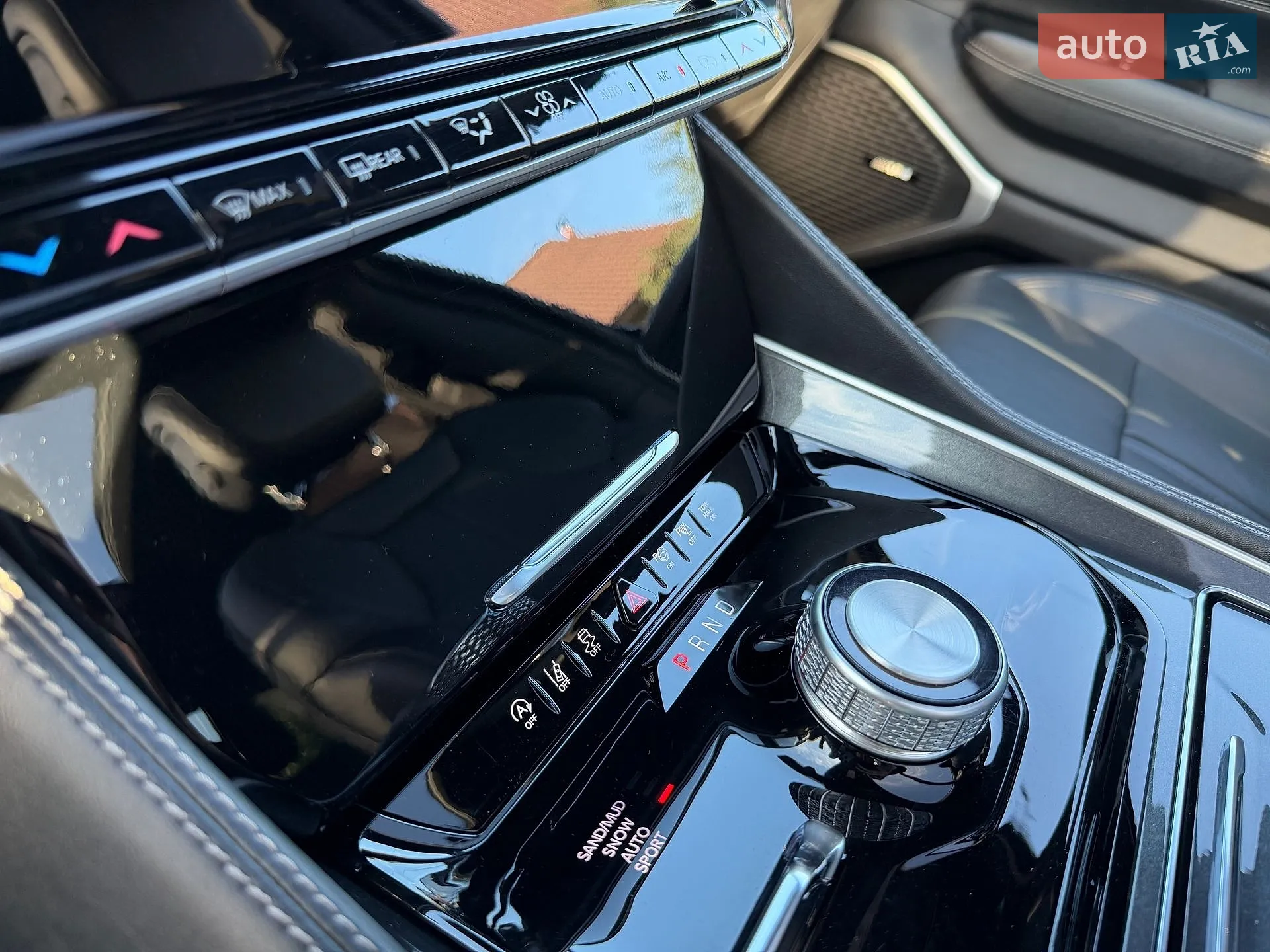2023 Jeep Grand Wagoneer - мініатюра 29