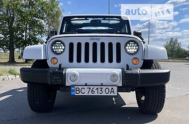 Внедорожник / Кроссовер Jeep Wrangler 2015 в Киеве