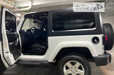 Внедорожник / Кроссовер Jeep Wrangler 2015 в 
