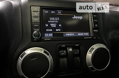 Внедорожник / Кроссовер Jeep Wrangler 2015 в 