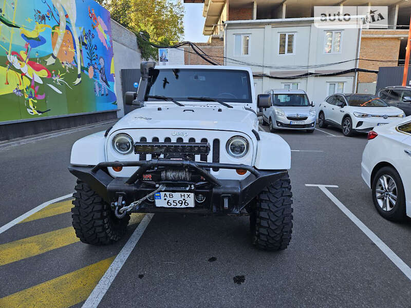 Внедорожник / Кроссовер Jeep Wrangler 2012 в Киеве