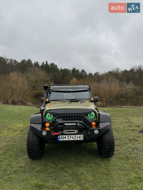 Позашляховик / Кросовер Jeep Wrangler 2012 в Житомирі