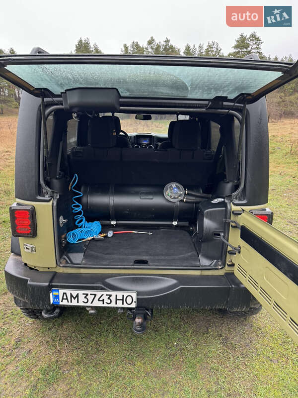 Позашляховик / Кросовер Jeep Wrangler 2012 в Житомирі