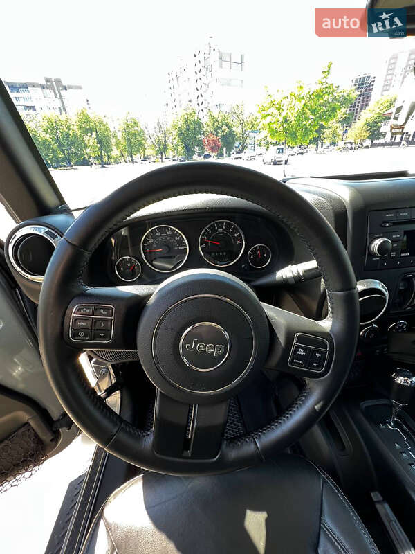 Внедорожник / Кроссовер Jeep Wrangler 2016 в Киеве