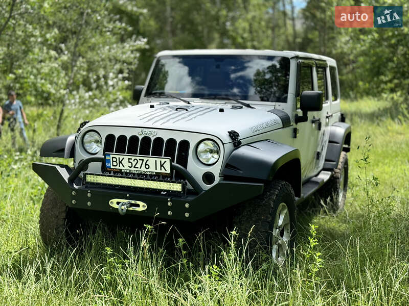 Внедорожник / Кроссовер Jeep Wrangler 2011 в 