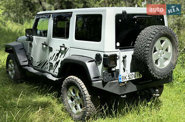 Внедорожник / Кроссовер Jeep Wrangler 2011 в 