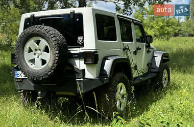 Внедорожник / Кроссовер Jeep Wrangler 2011 в 