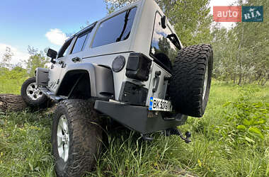 Внедорожник / Кроссовер Jeep Wrangler 2011 в 