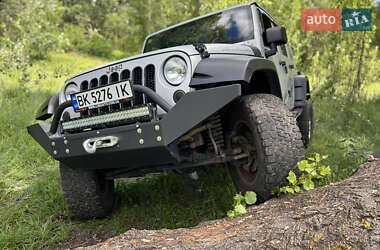 Внедорожник / Кроссовер Jeep Wrangler 2011 в 