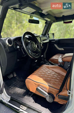 Внедорожник / Кроссовер Jeep Wrangler 2011 в 