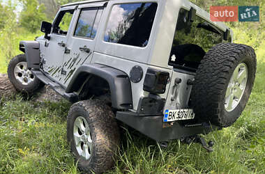 Внедорожник / Кроссовер Jeep Wrangler 2011 в 