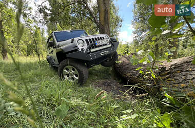 Внедорожник / Кроссовер Jeep Wrangler 2011 в 