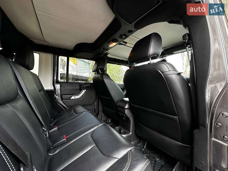 Внедорожник / Кроссовер Jeep Wrangler 2016 в Черновцах